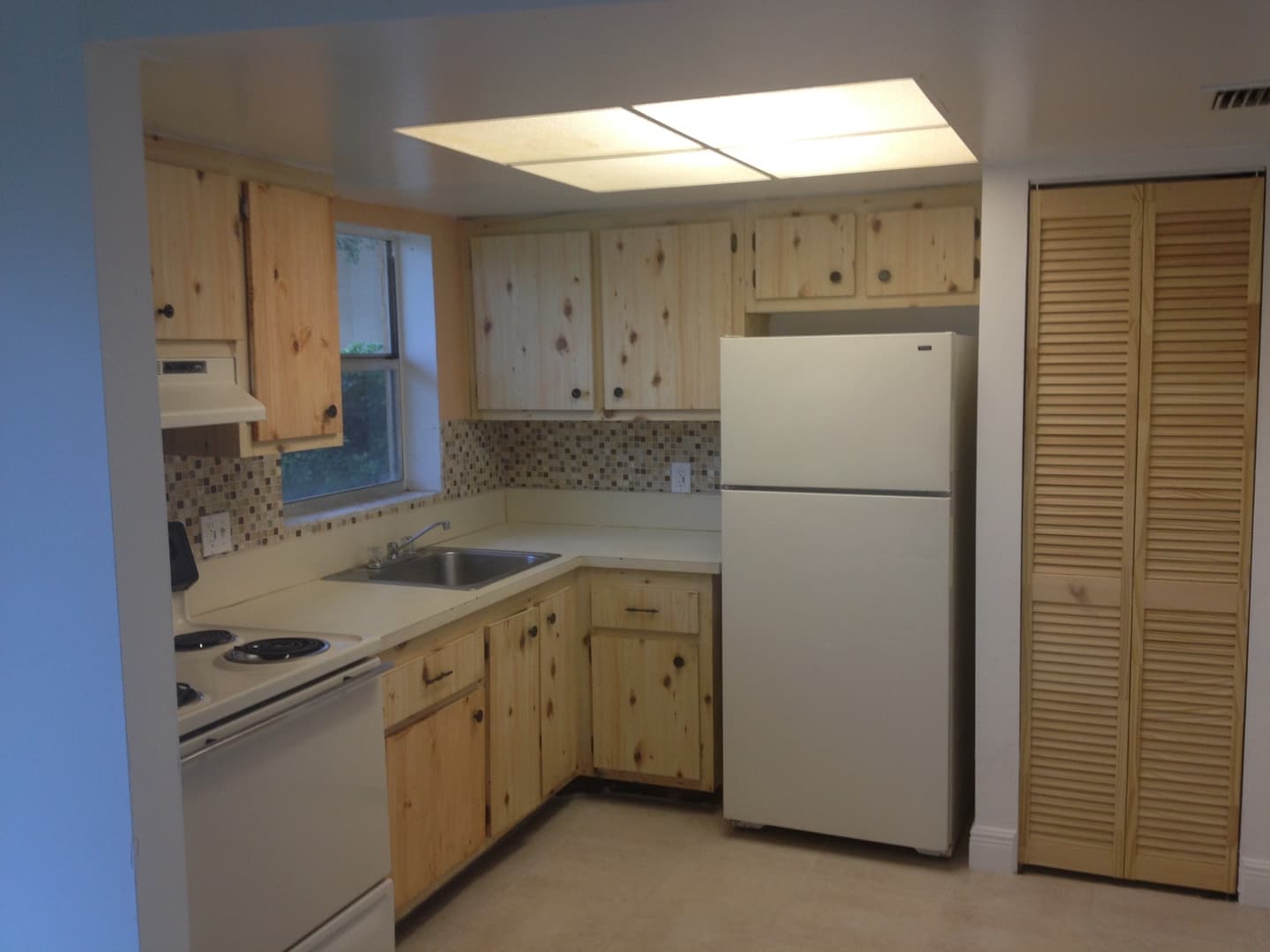 OAKLAND PARK Apartment: 95-101 NE 41 ST