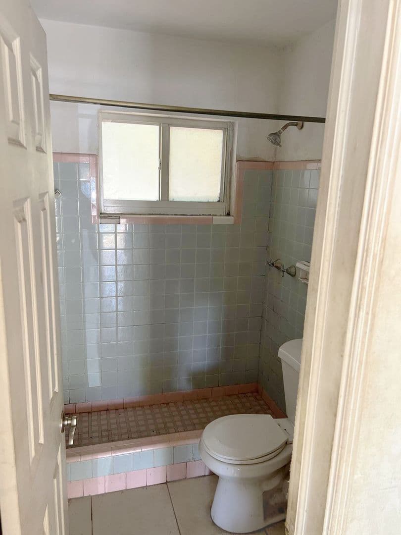 FORT LAUDERDALE Apartment: 1044 NE 11 AV
