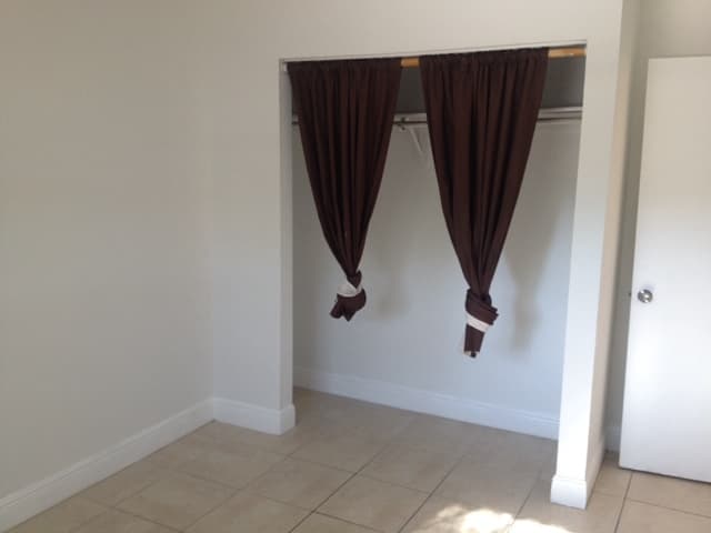 OAKLAND PARK Apartment: 95-101 NE 41 ST