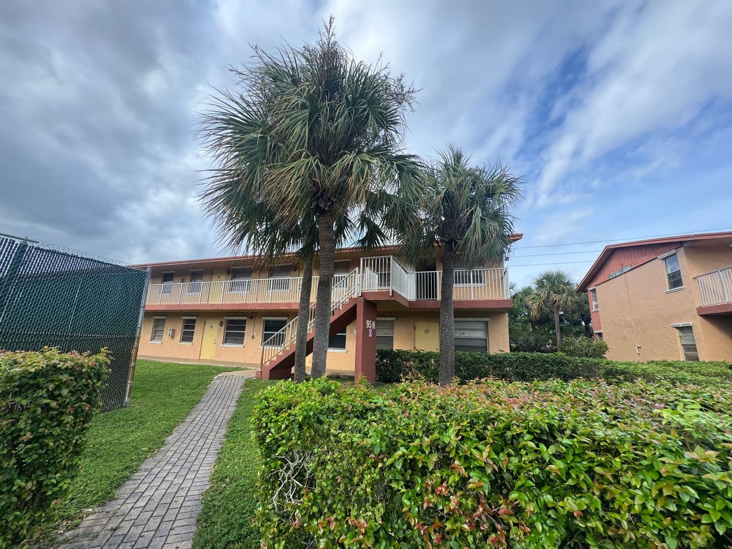 OAKLAND PARK Apartment: 95-101 NE 41 ST