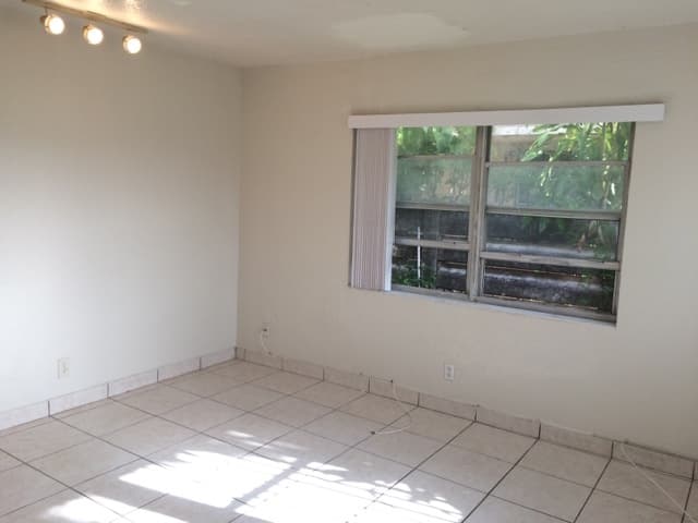FORT LAUDERDALE House: 1537 NW 8 AVE