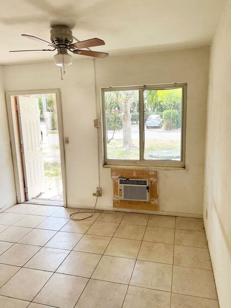 FORT LAUDERDALE Apartment: 1044 NE 11 AV