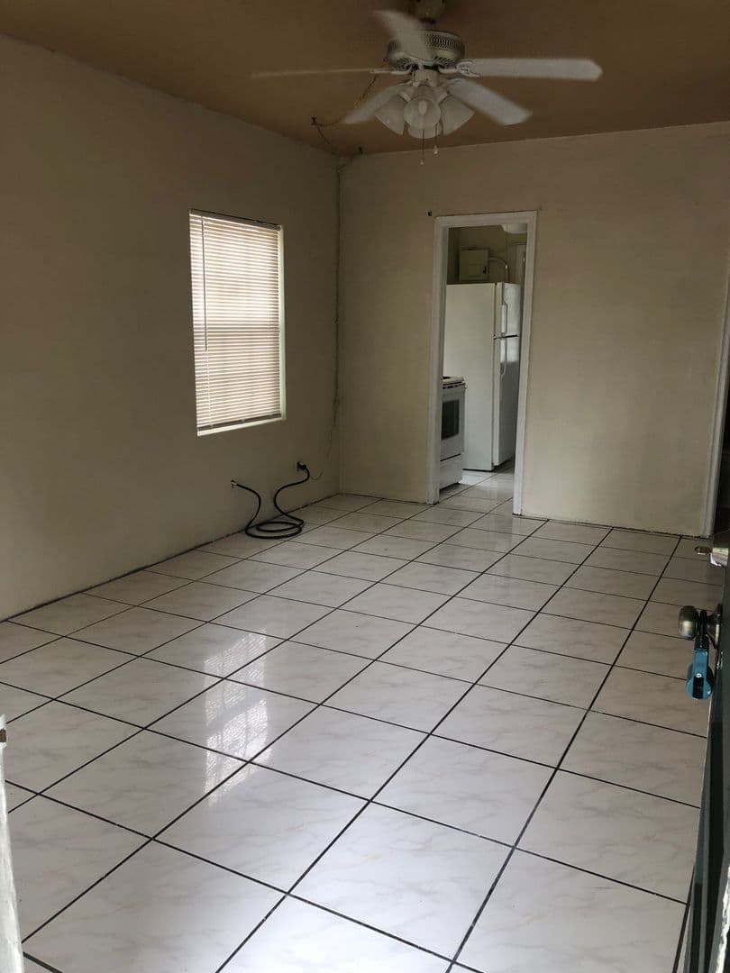 FORT LAUDERDALE House: 1305 NW 3 CT