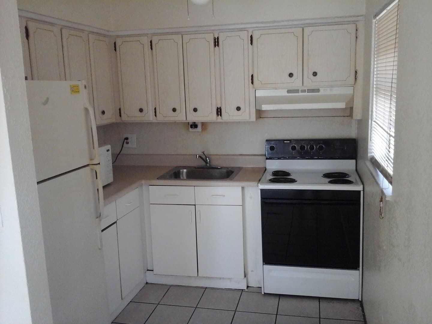 FORT LAUDERDALE Apartment: 709 SW 15 AVE