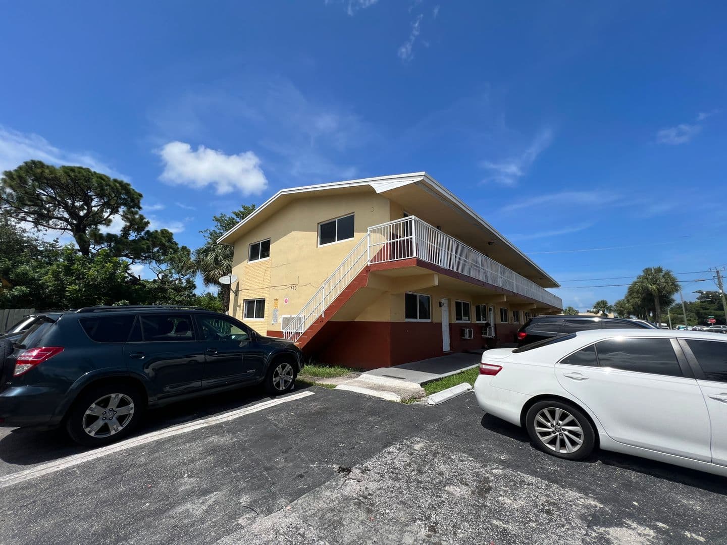 FORT LAUDERDALE Apartment: 800 NW 11 AVE