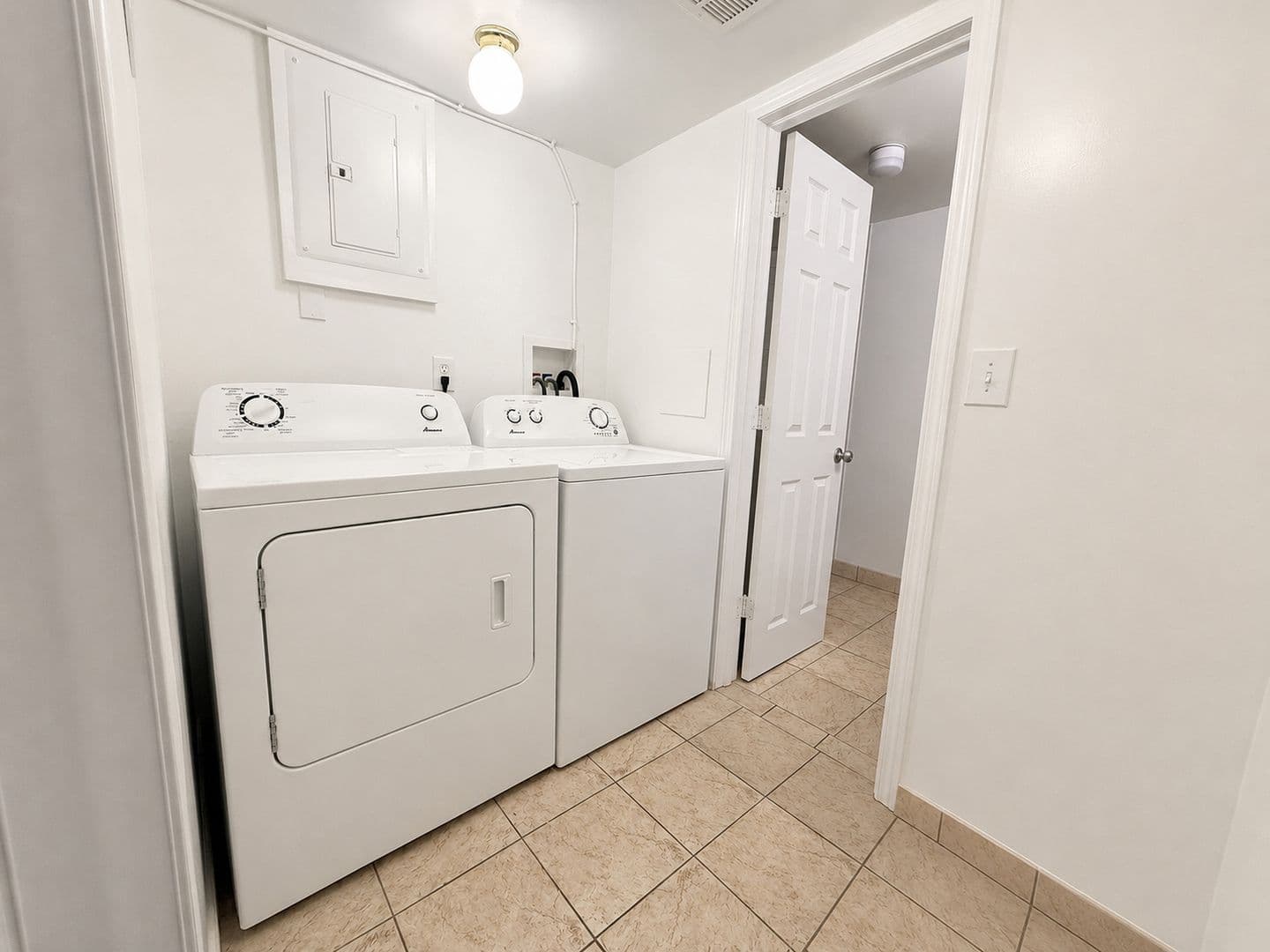 Murray House: 6087 S 1430 E #B