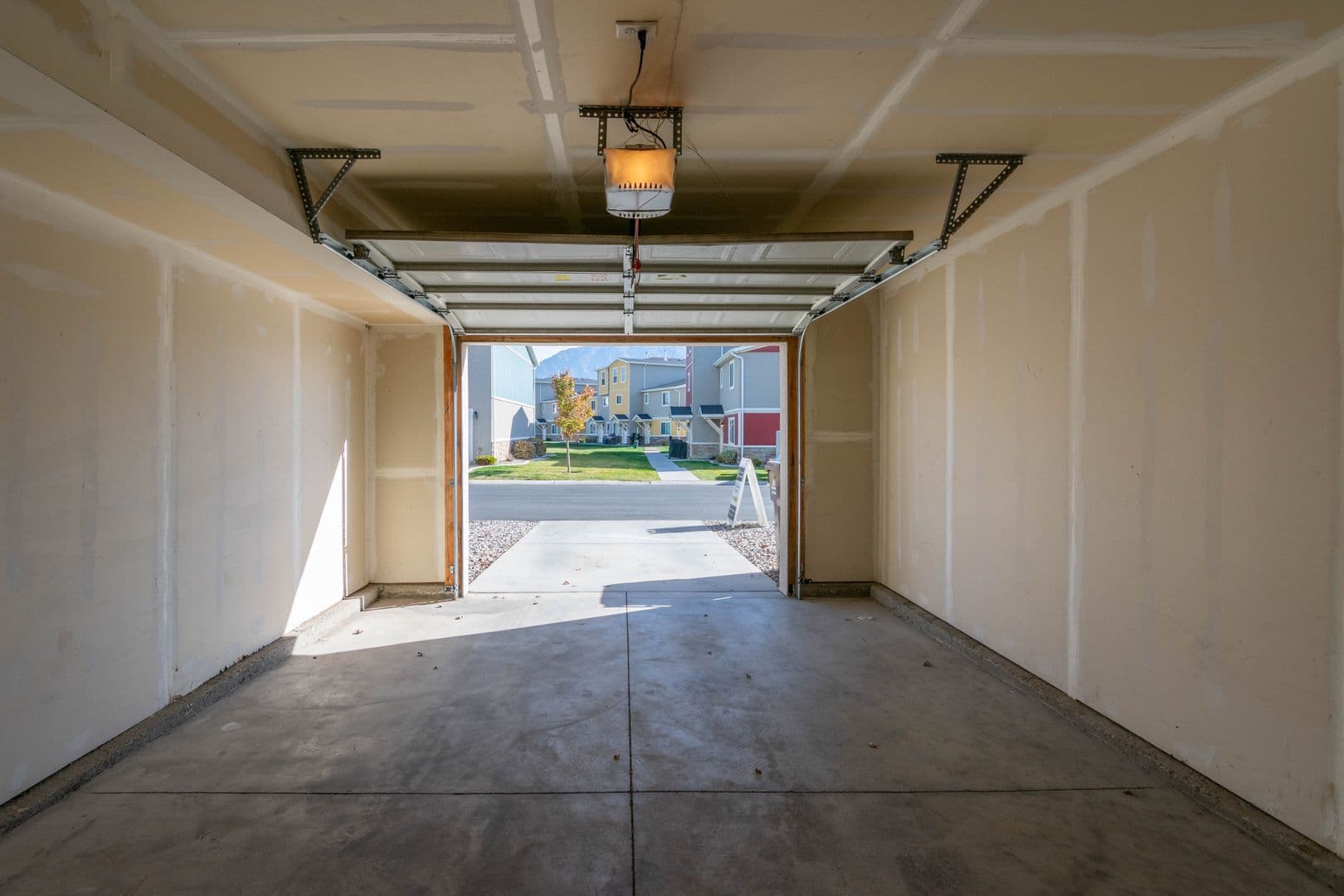 Vineyard Apartment: 190 E 630 N