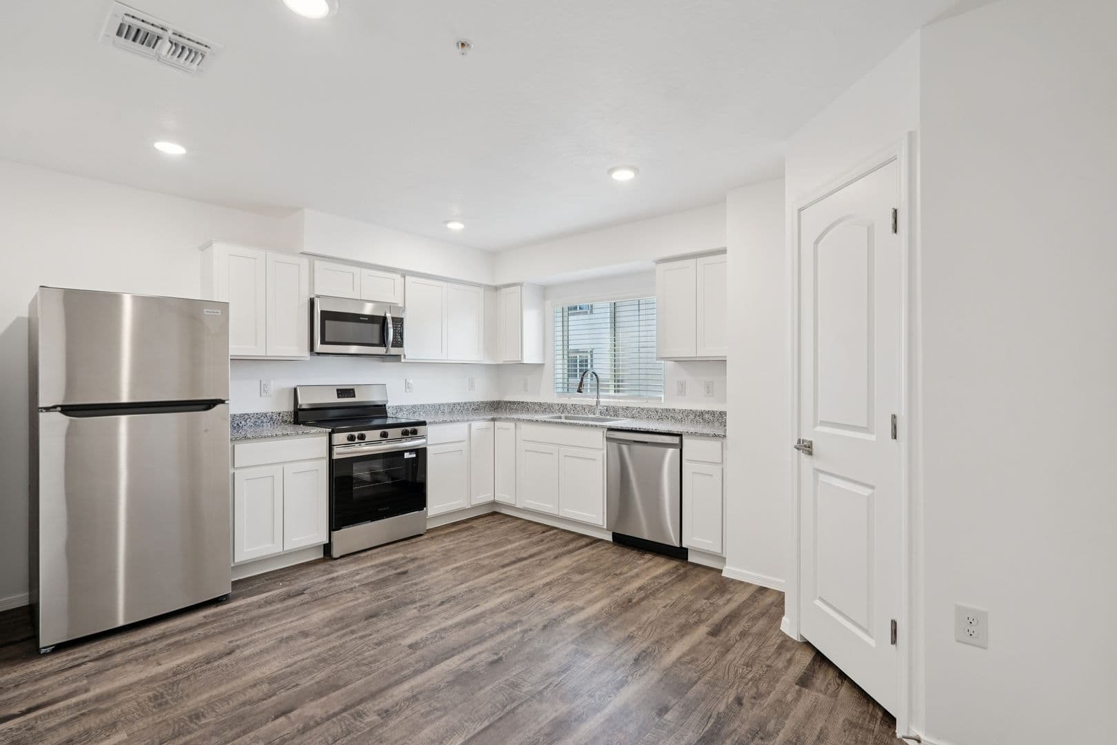 Surprise Townhome: 12570 N Cotton Ln