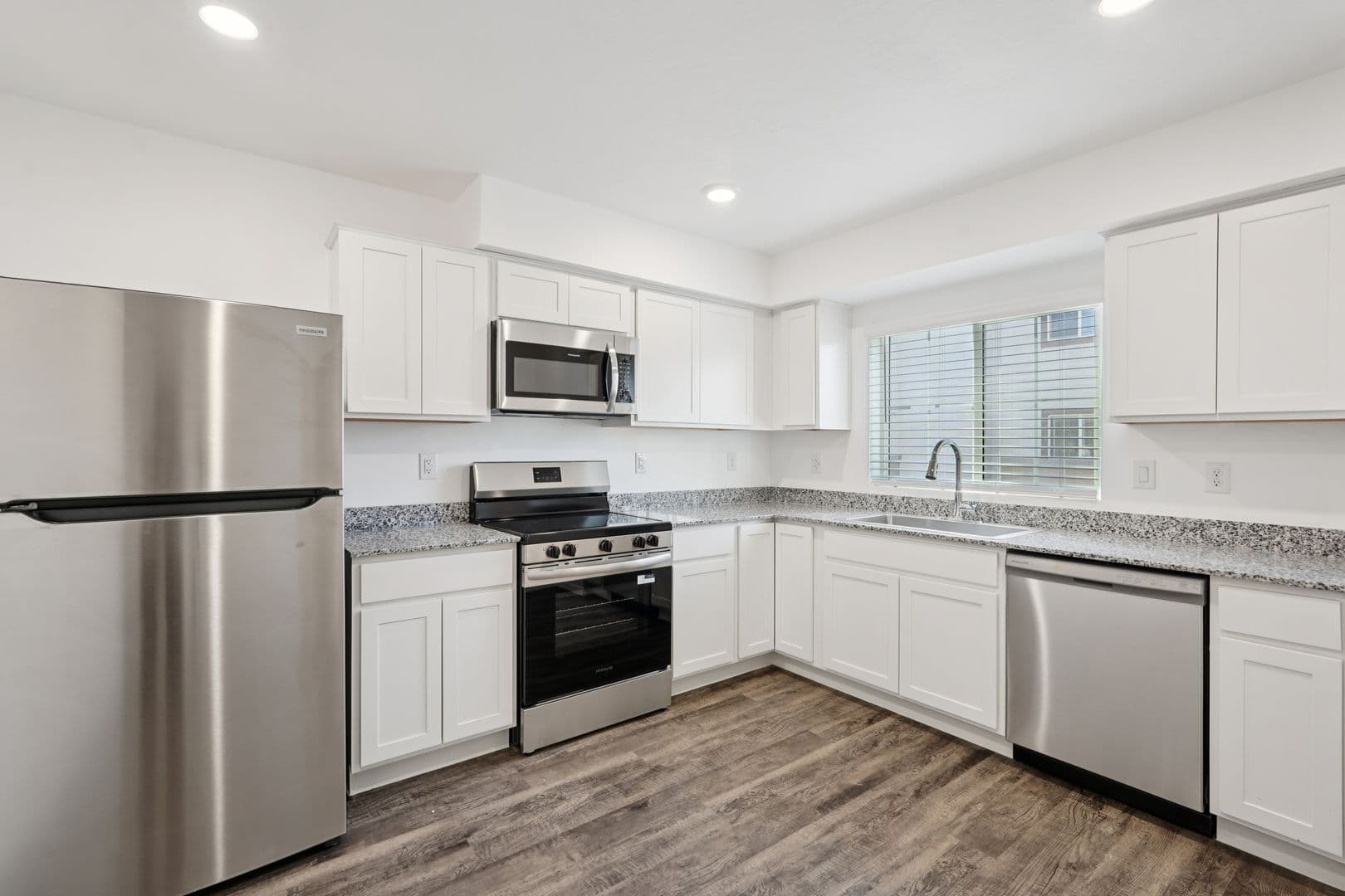 Surprise Townhome: 12570 N Cotton Ln
