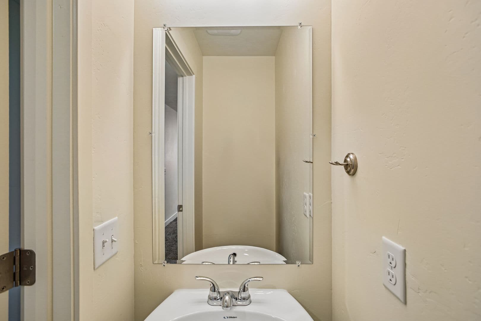 Eagle Mountain Townhome: Sunbury Ln