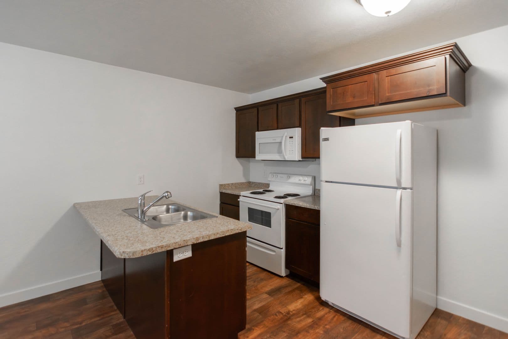 Vineyard Apartment: 190 E 630 N