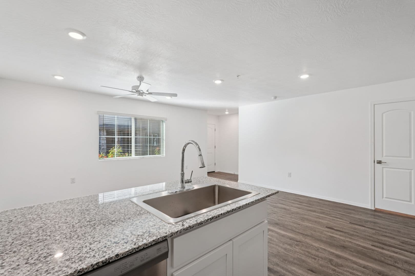 Surprise Townhome: 12570 N Cotton Ln