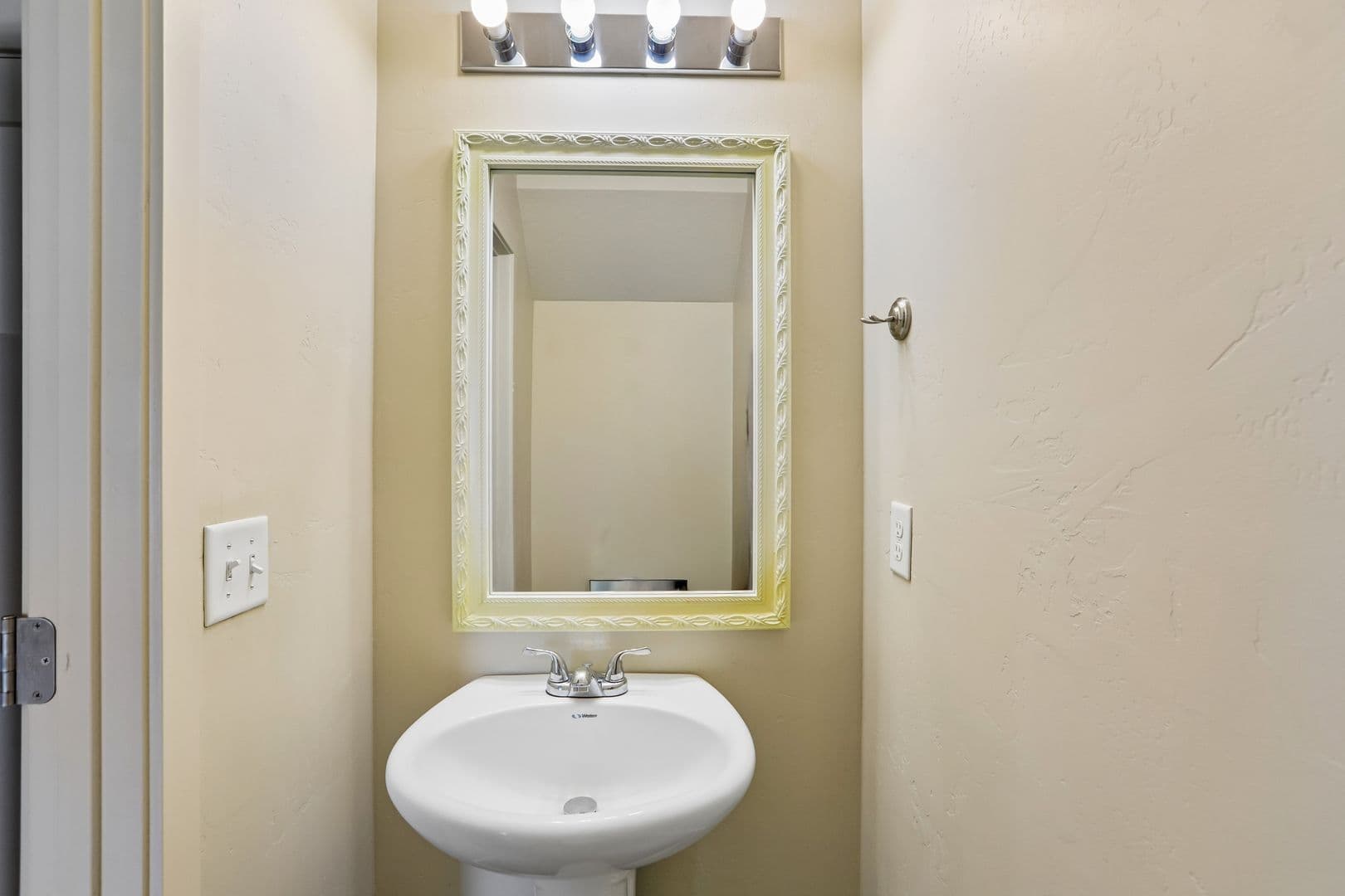 Herriman Townhome: 14411 S Ashburn Way