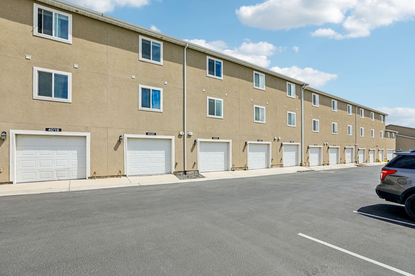 Eagle Mountain Townhome: Sunbury Ln