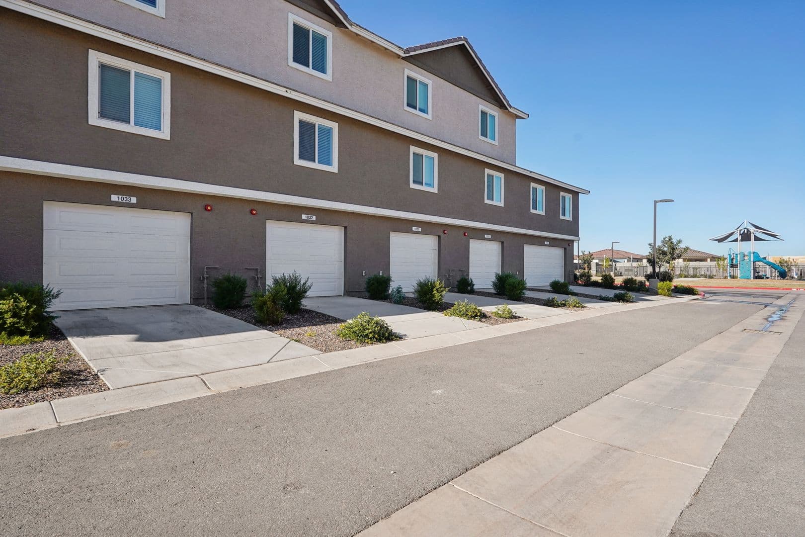 Surprise Townhome: 12570 N Cotton Ln