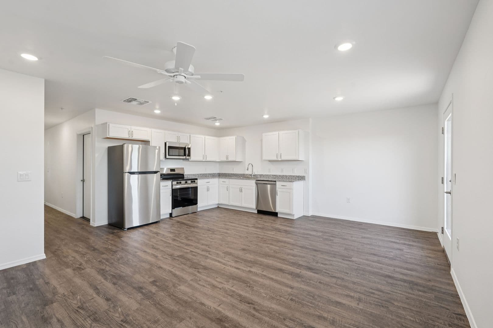 Surprise Townhome: 12570 N Cotton Ln