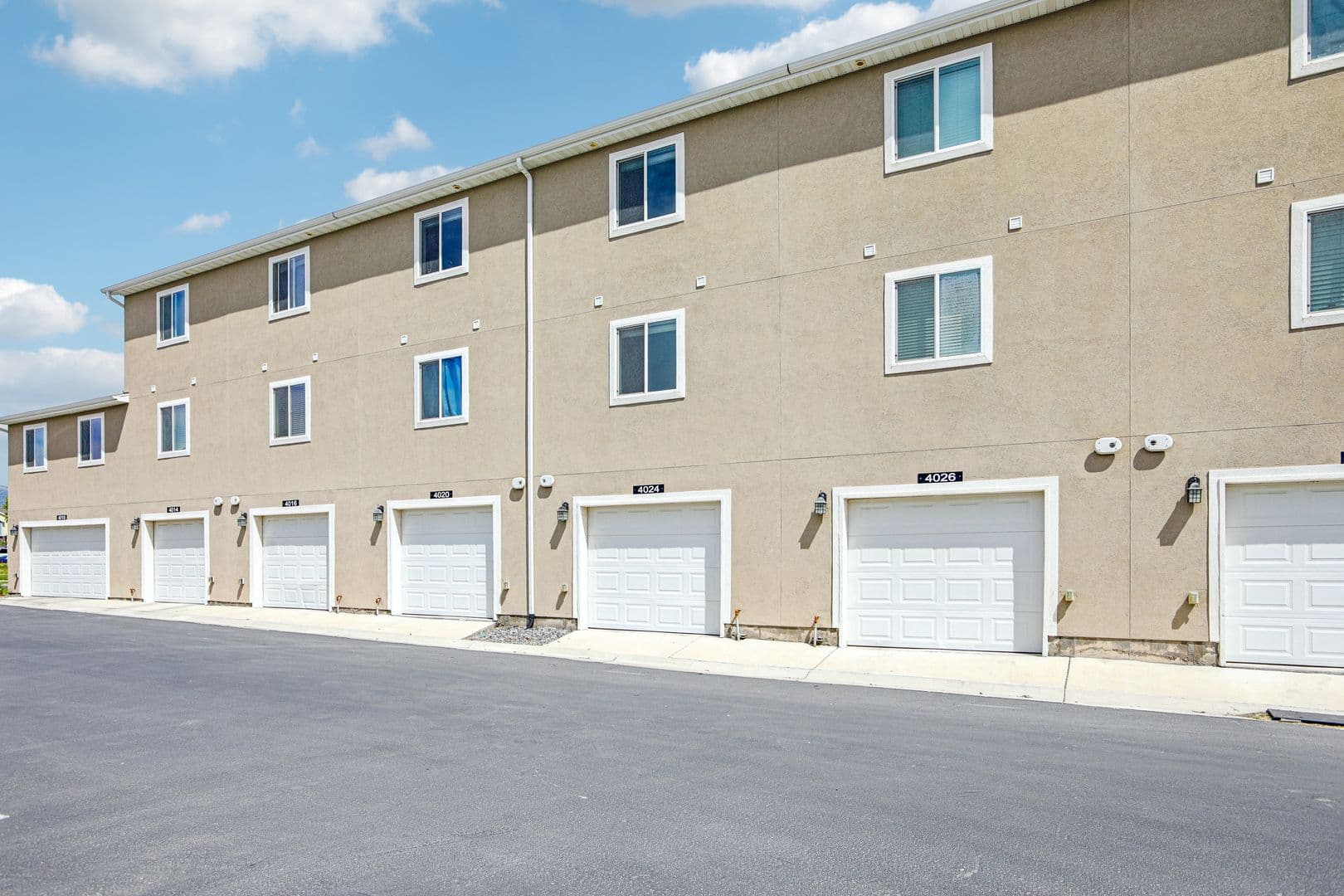 Eagle Mountain Townhome: Sunbury Ln