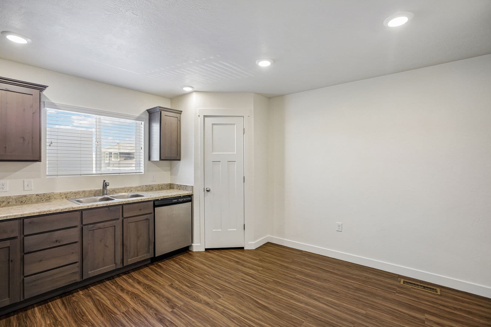Eagle Mountain Townhome: Sunbury Ln