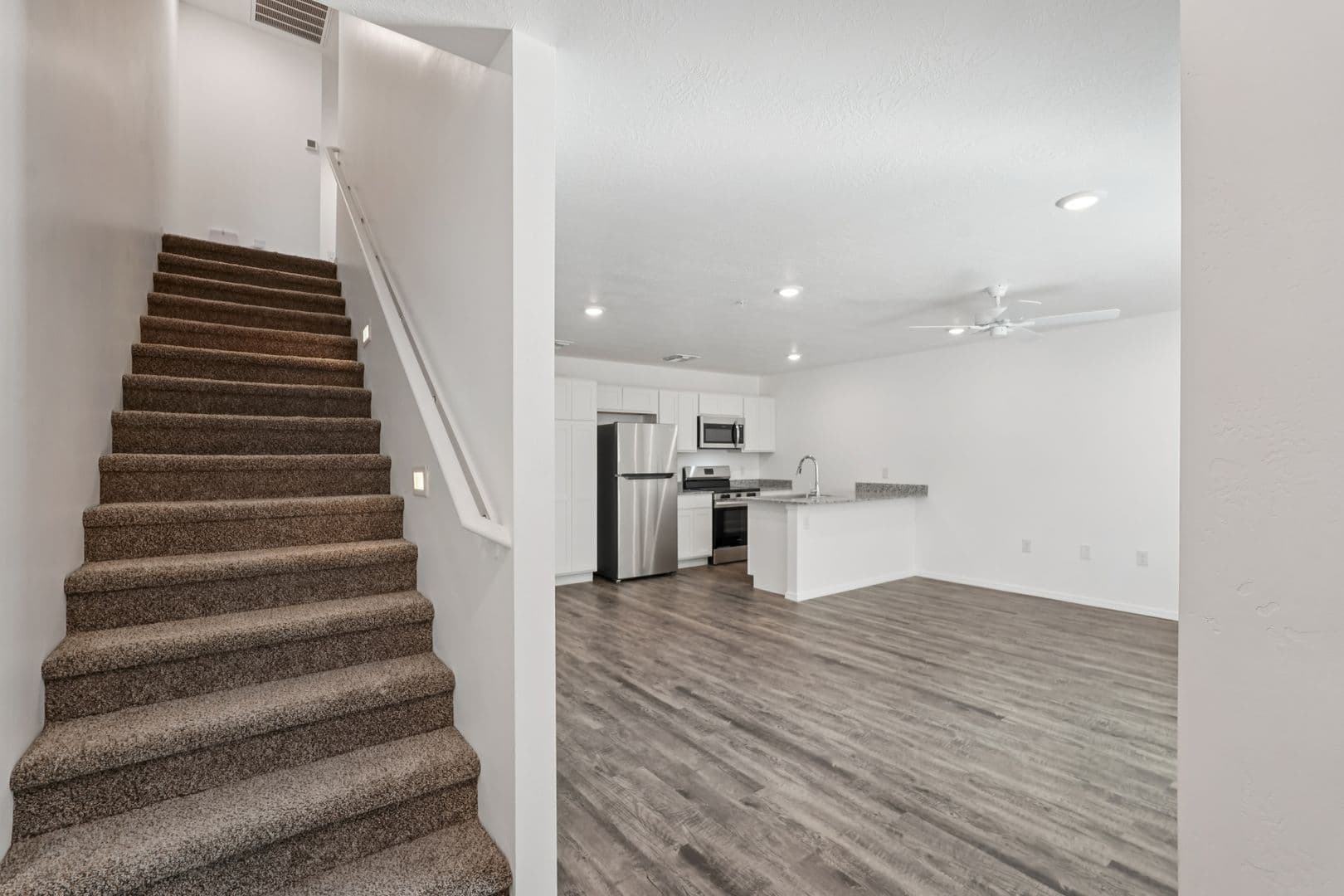 Surprise Townhome: 12570 N Cotton Ln