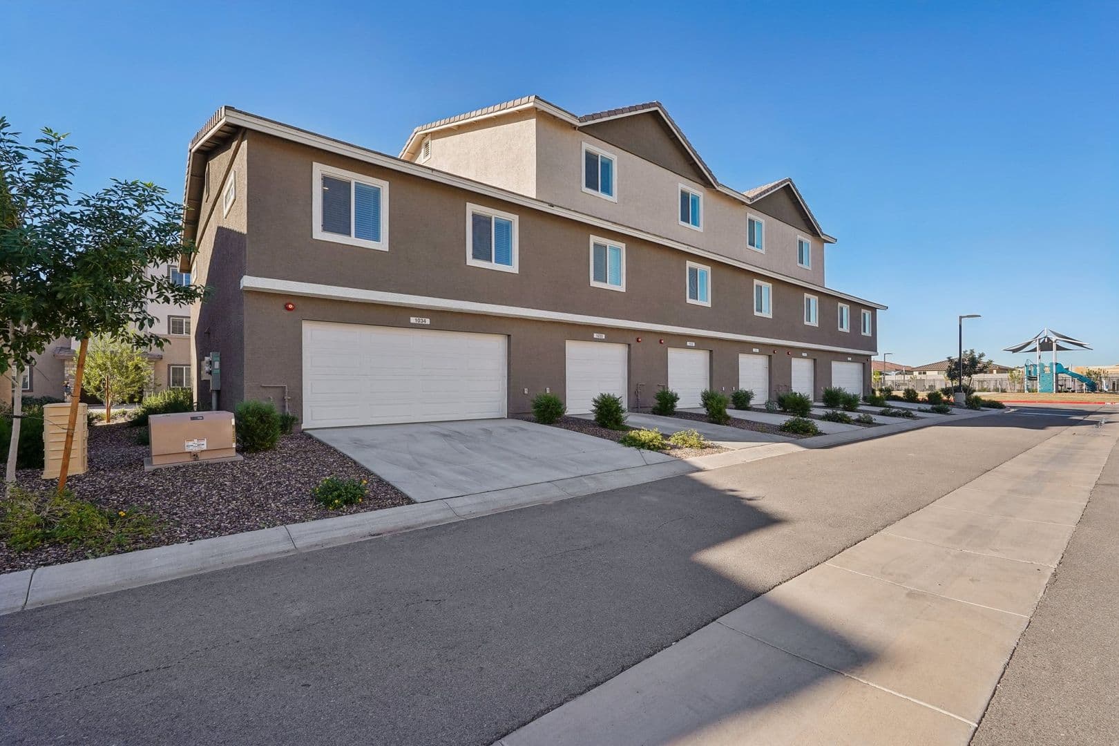Surprise Townhome: 12570 N Cotton Ln