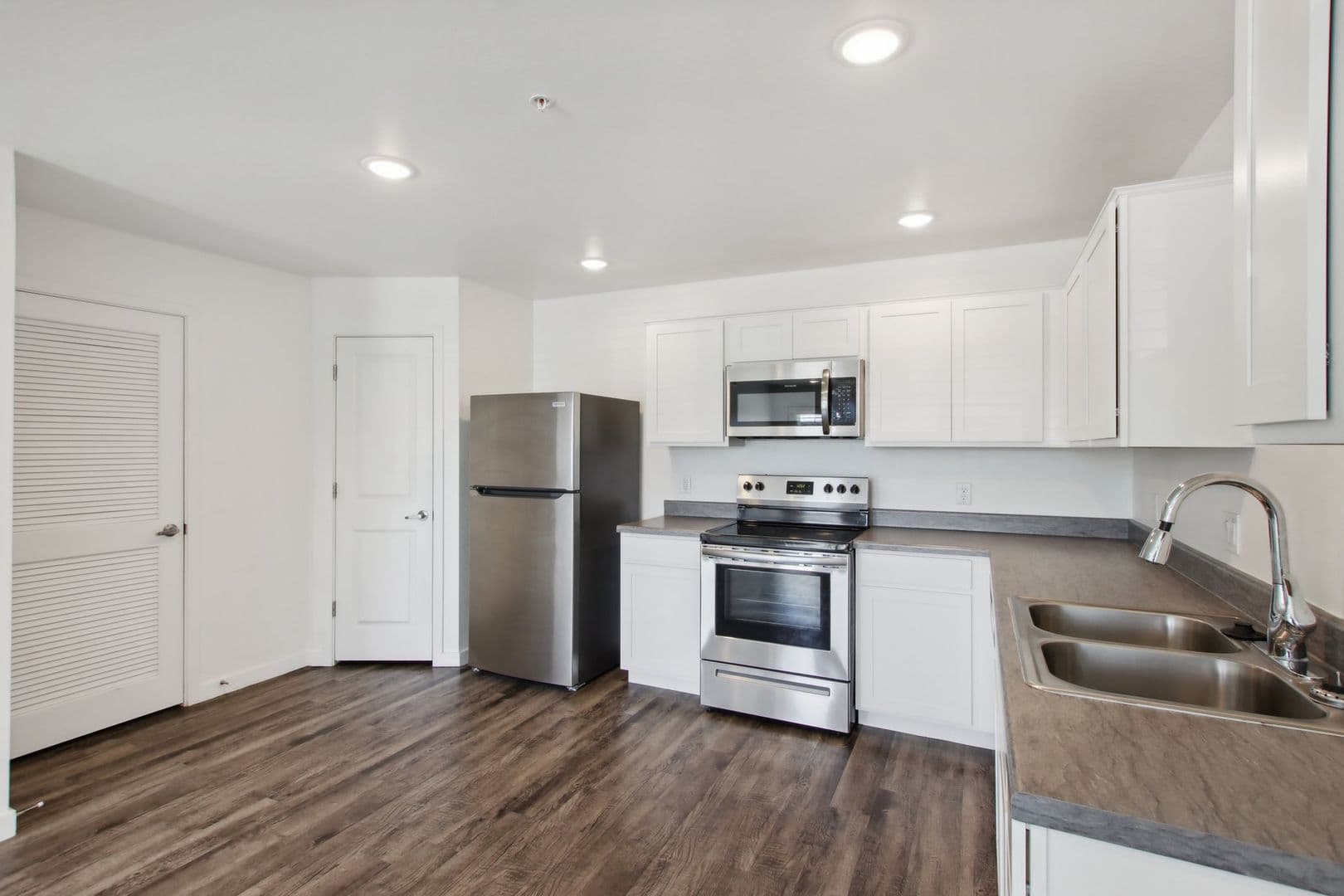 El Mirage Apartment: 12945 W Greenway Rd