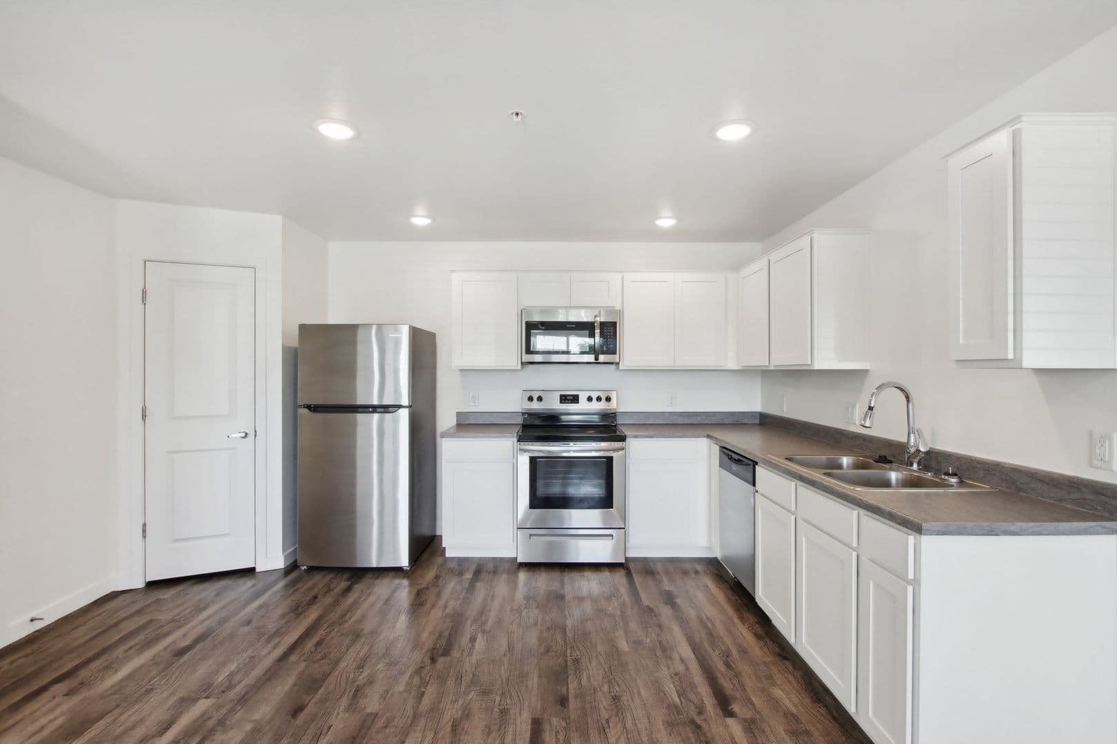 El Mirage Apartment: 12945 W Greenway Rd