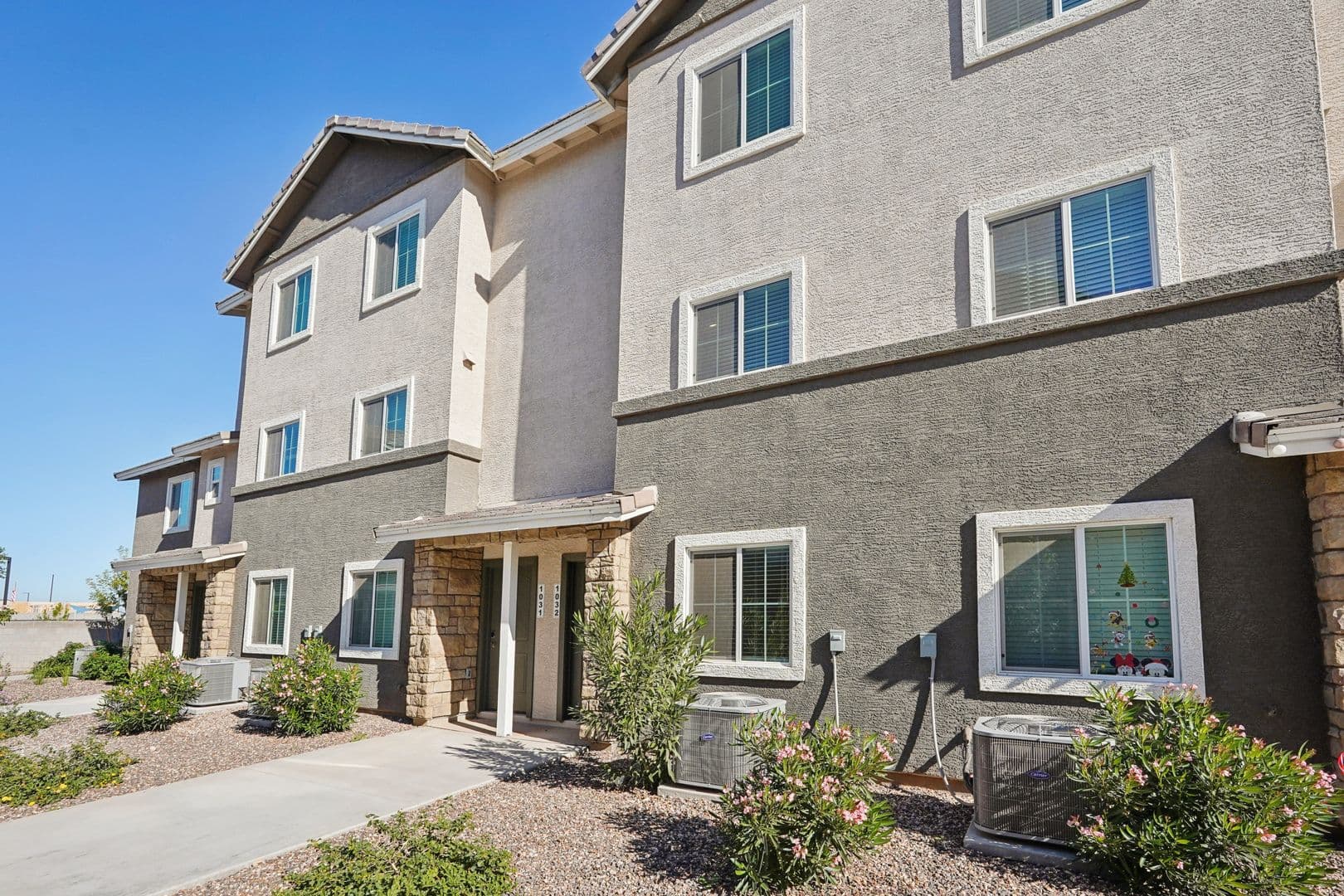 Surprise Townhome: 12570 N Cotton Ln