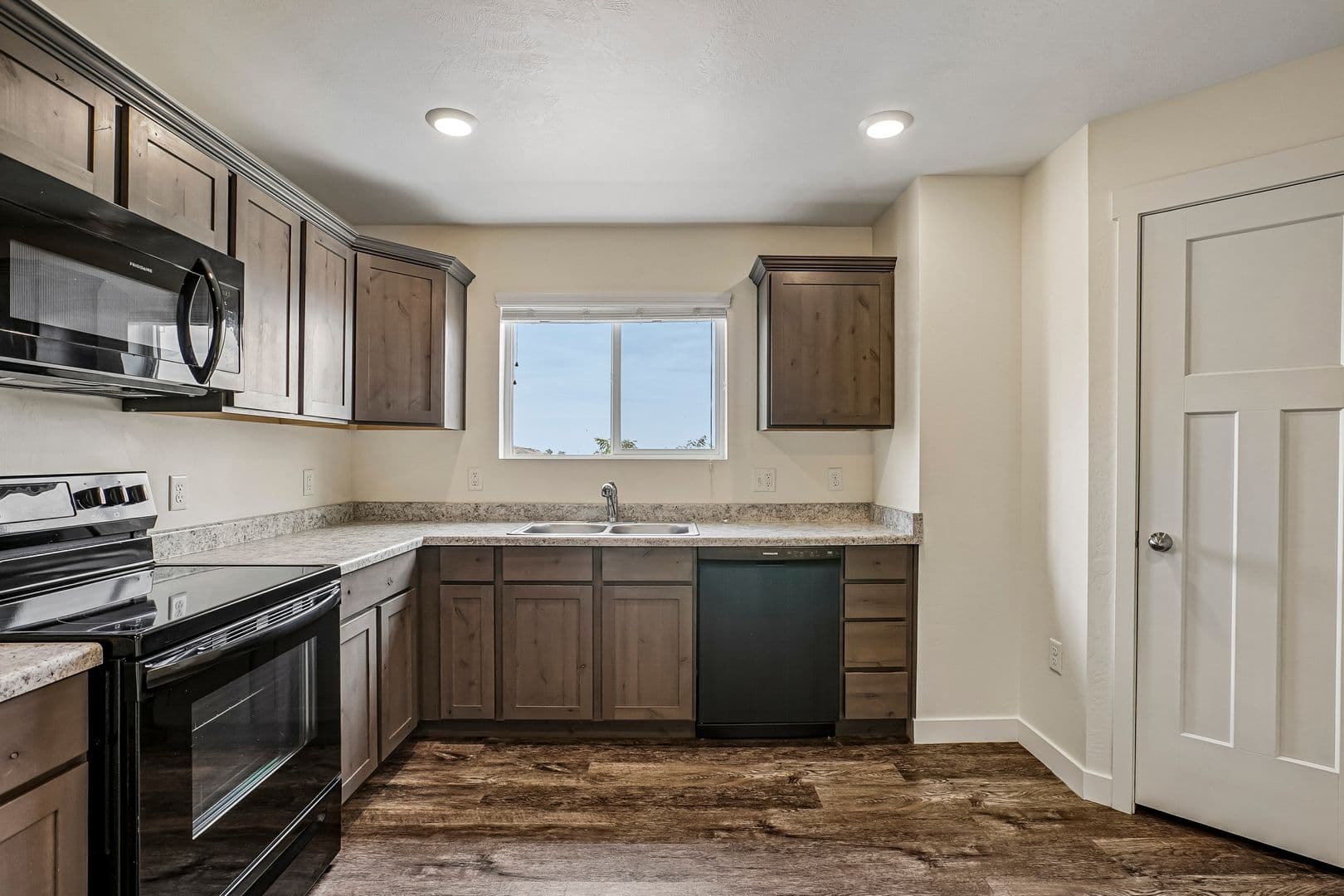 Magna Townhome: 7487 W Geraint St