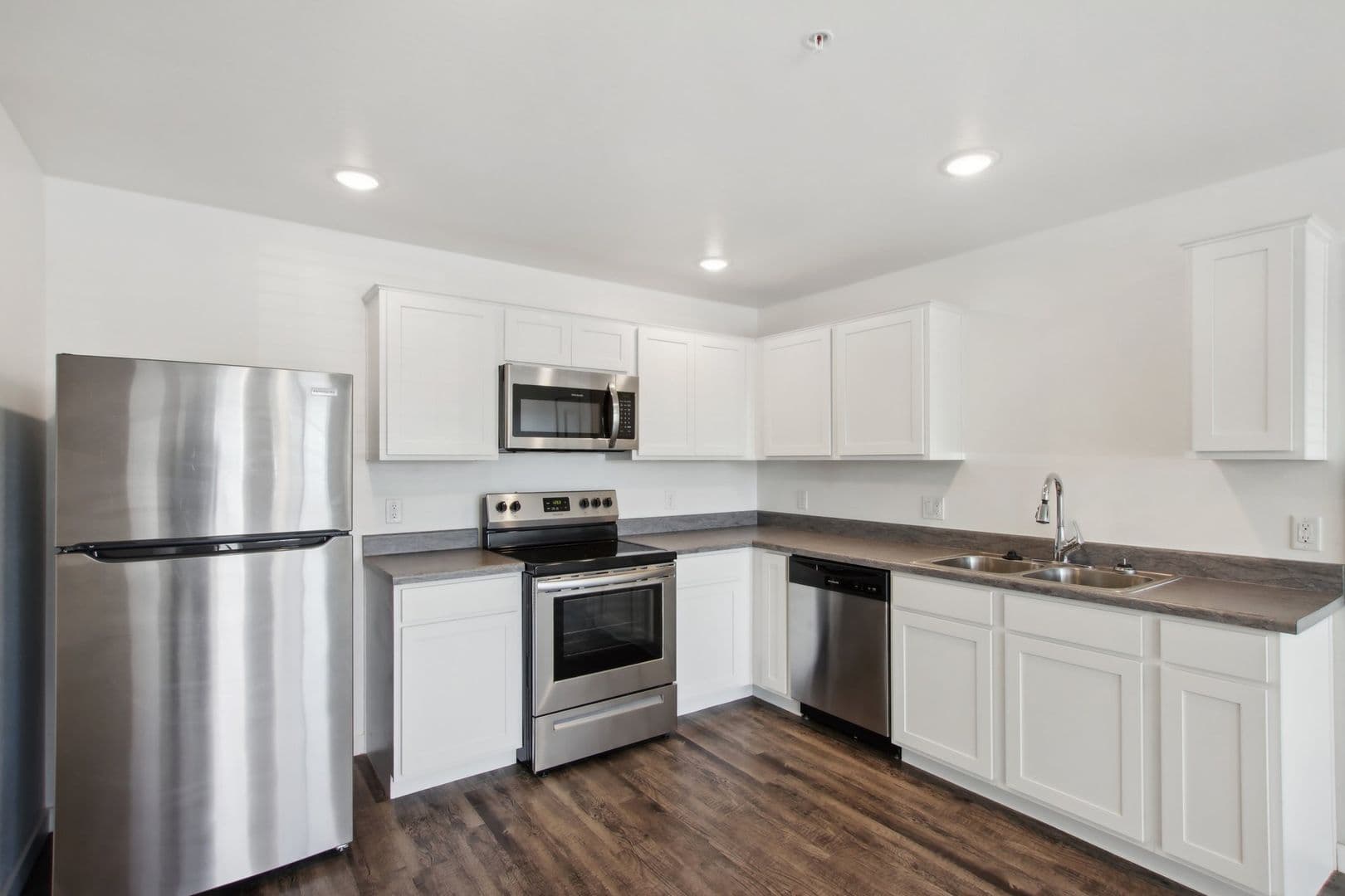 El Mirage Apartment: 12945 W Greenway Rd