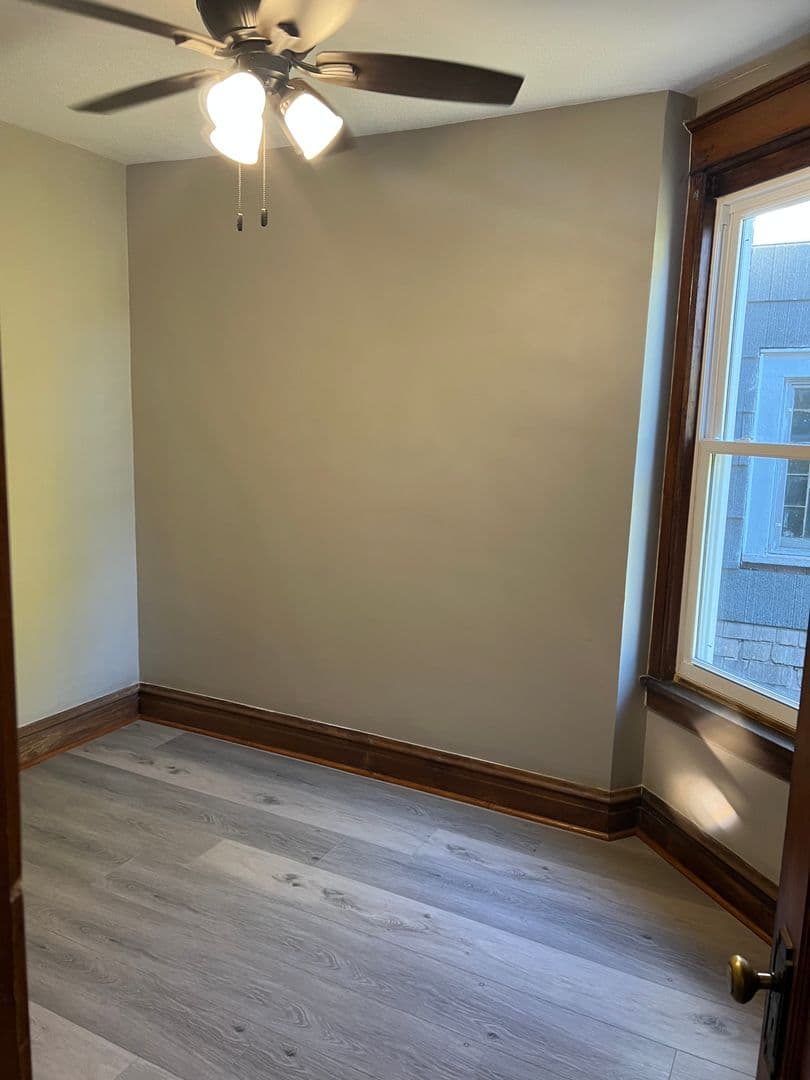 DAVENPORT Apartment: 1421 N MAIN ST