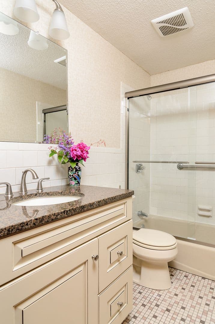 Foxboro Apartment: 15 Hillcrest Rd.