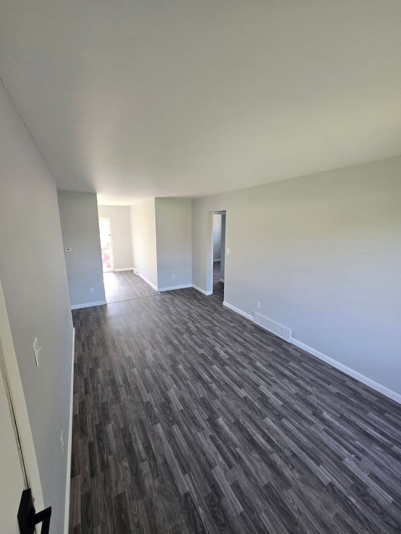 Saginaw Apartment: 1260 Chaffee Ct