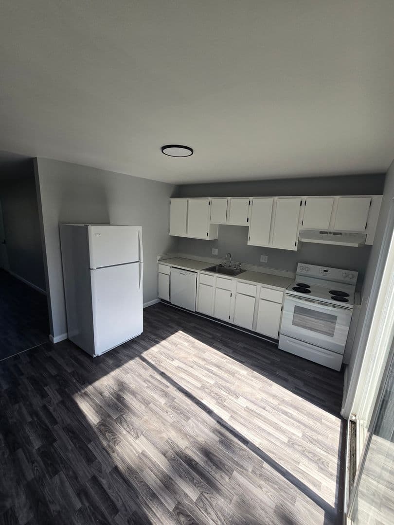 Saginaw Apartment: 1260 Chaffee Ct