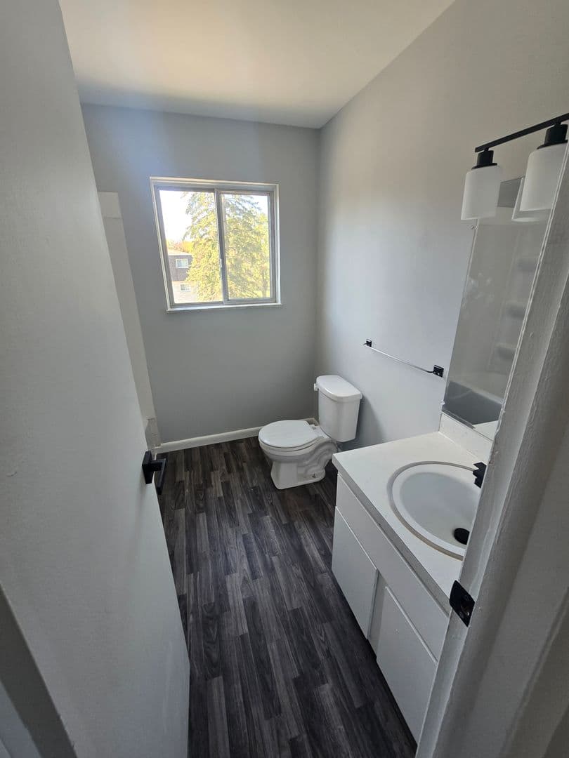 Saginaw Apartment: 1260 Chaffee Ct