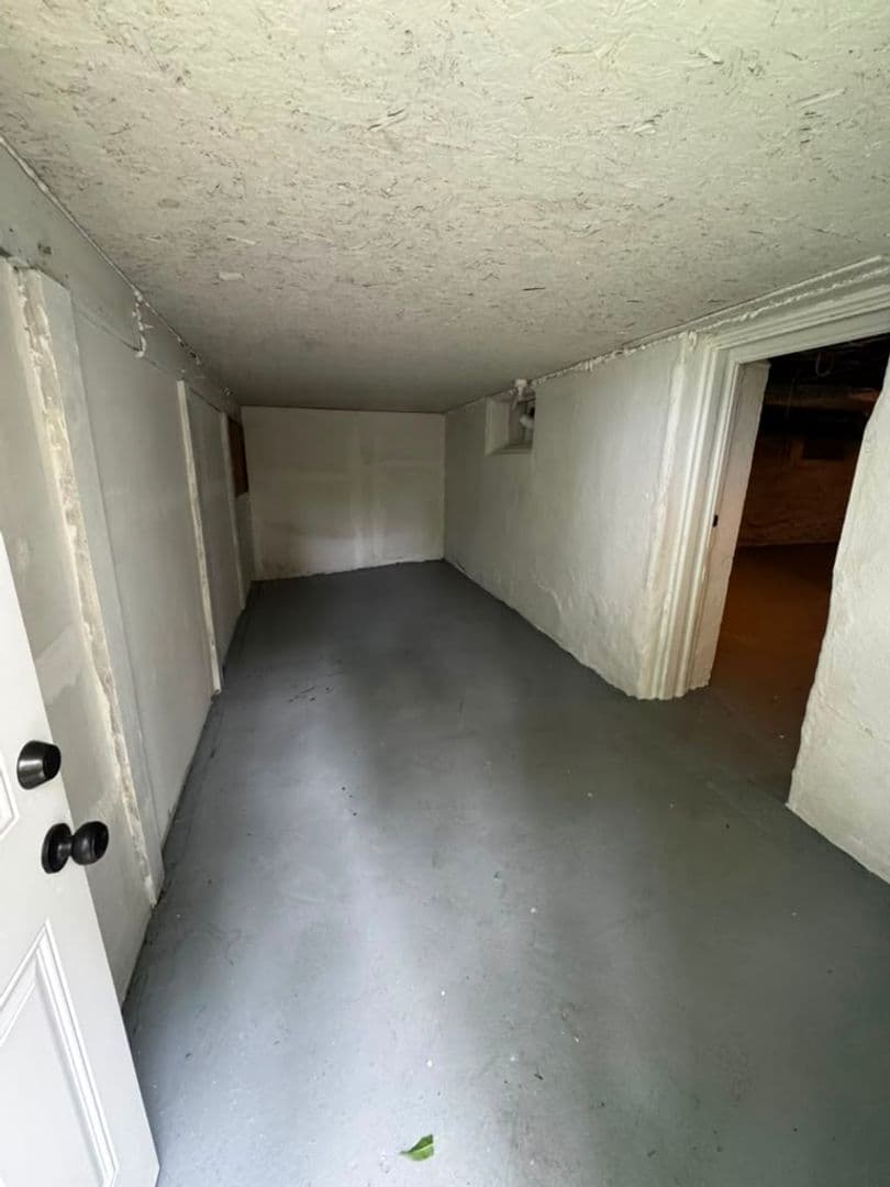 Munhall House: 1717 Martha Street