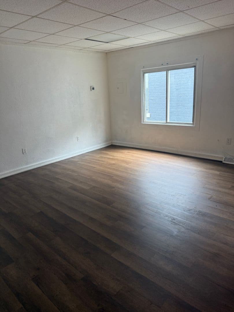 Carnegie Apartment: 512 Carothers Ave