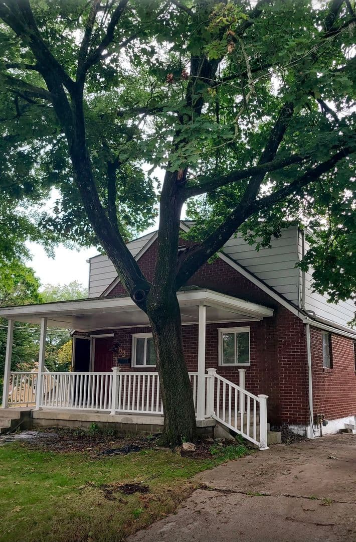Pittsburgh House: 62 Highland View St