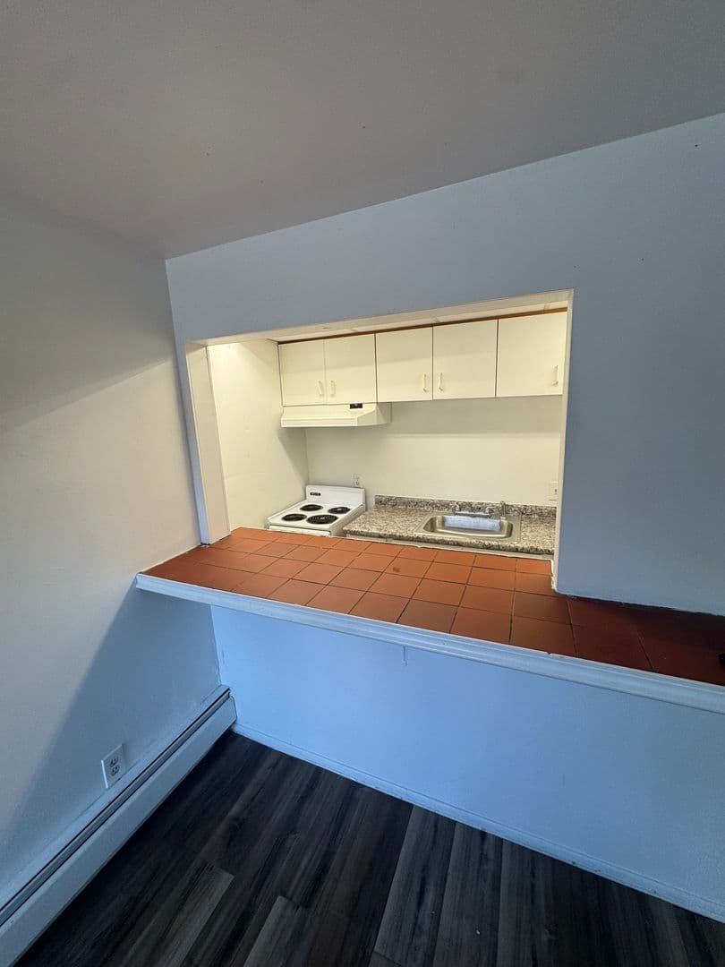 Pittsburgh Apartment: 640 College St.