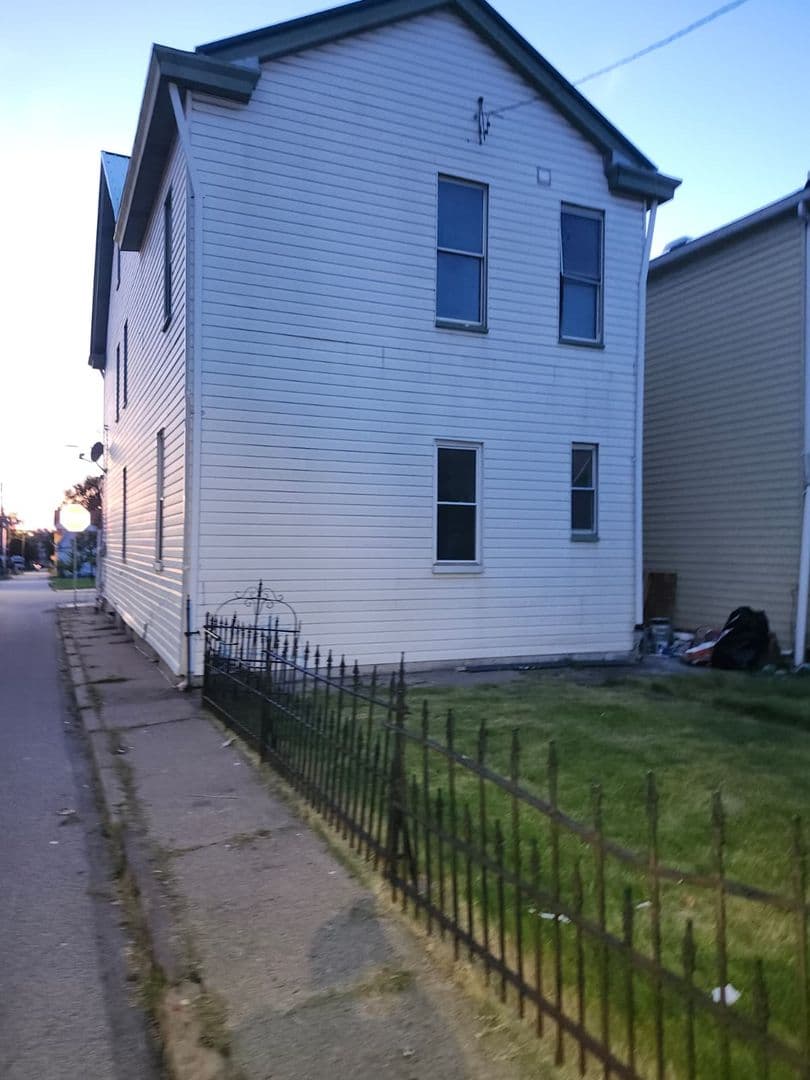 Pittsburgh House: 211 Walter St.