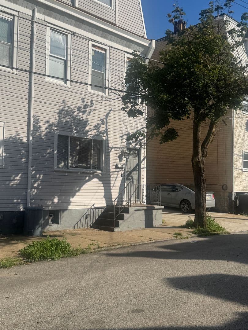 Pittsburgh Apartment: 5132–5134 Keystone St