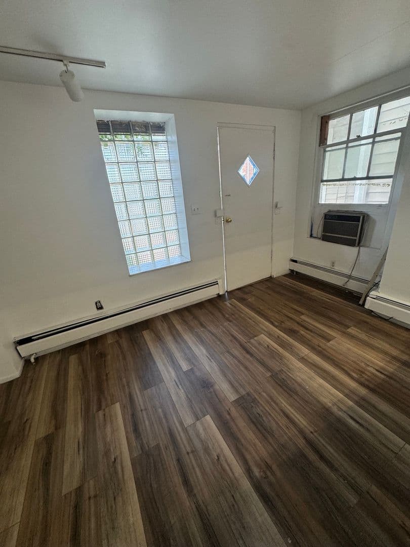 Pittsburgh Apartment: 640 College St.