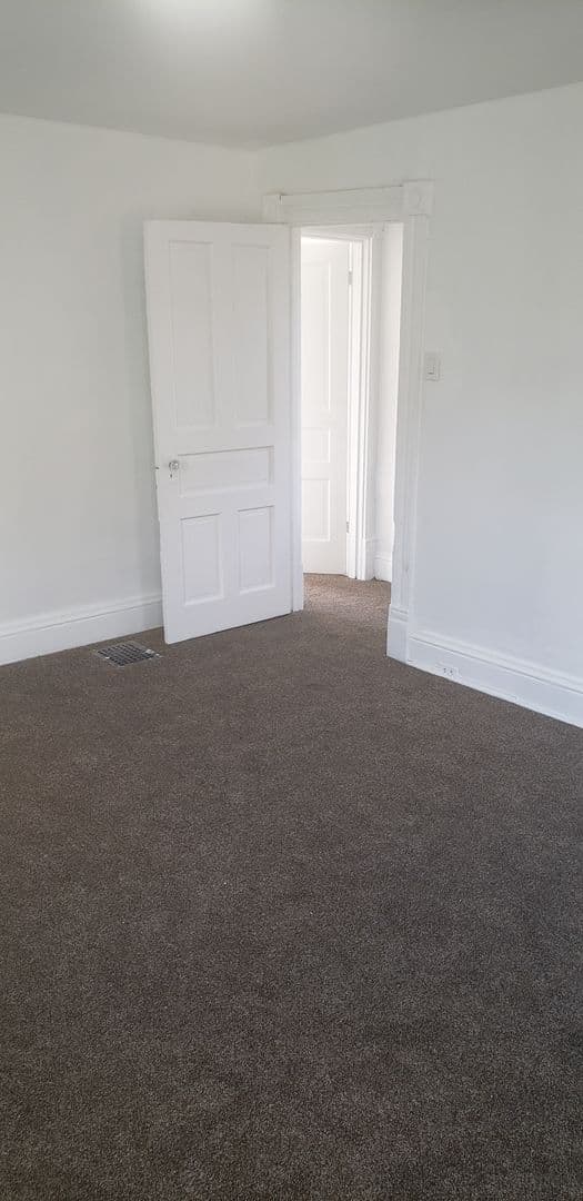 Braddock Apartment: 513 Stokes Avenue