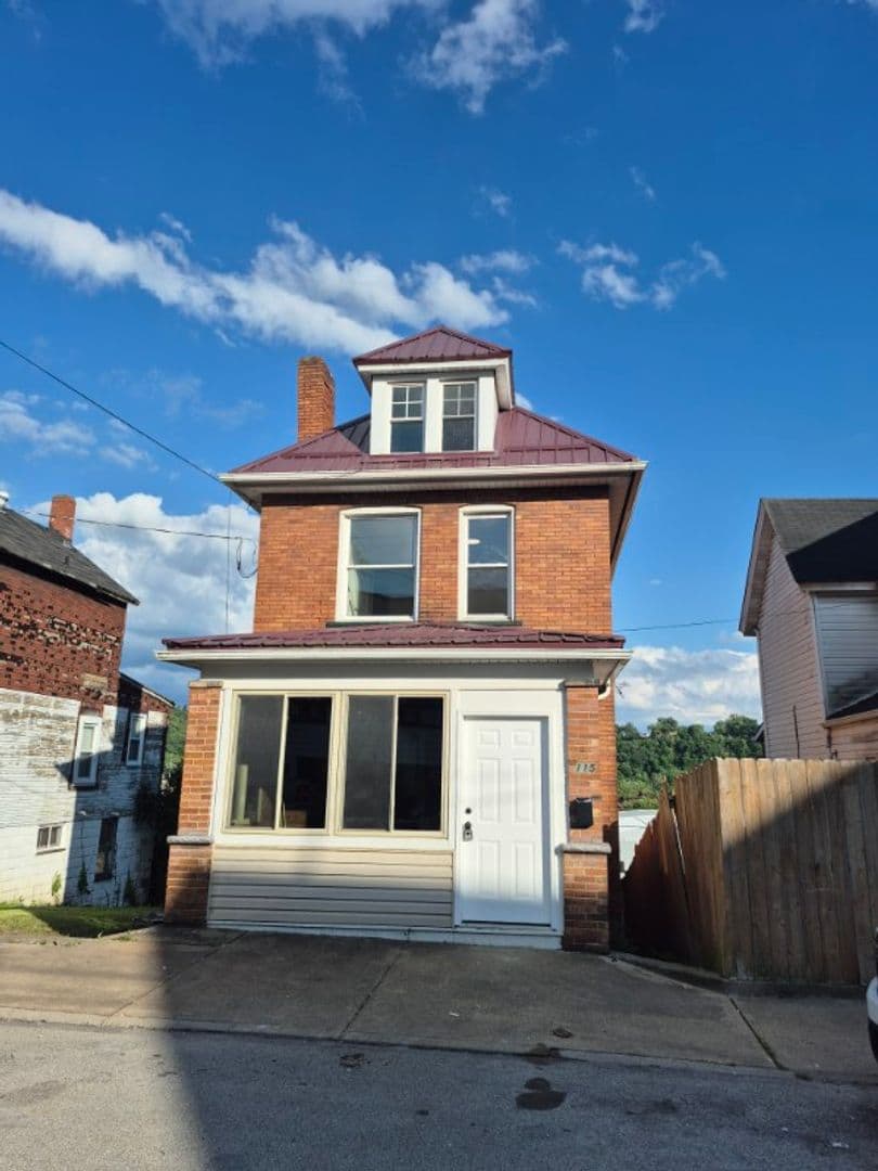 Tarentum House: 115 W 8th Avenue