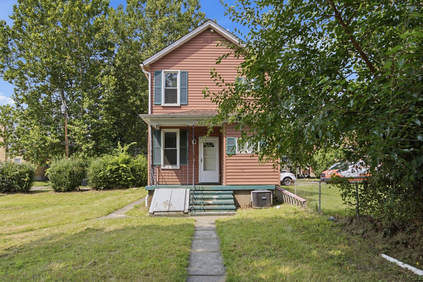Duquesne House: 827 Hinnerman Street