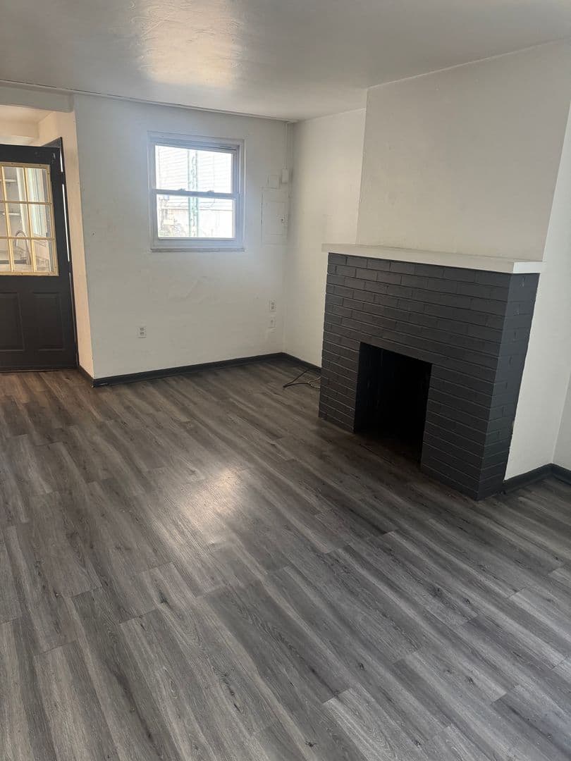 Pittsburgh Apartment: 910 Penn St.