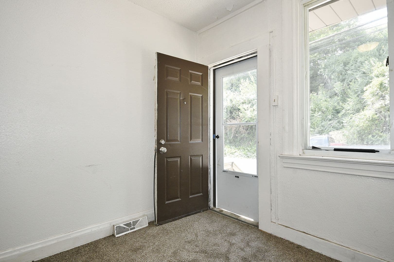 Rankin Apartment: 234-236 Pattison Street