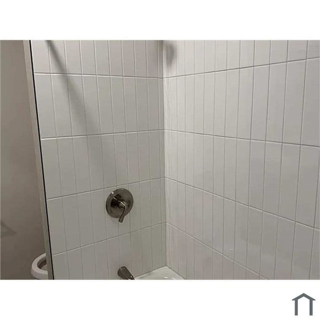 Glassport Apartment: 532 - 532 1/2 Vermont Ave