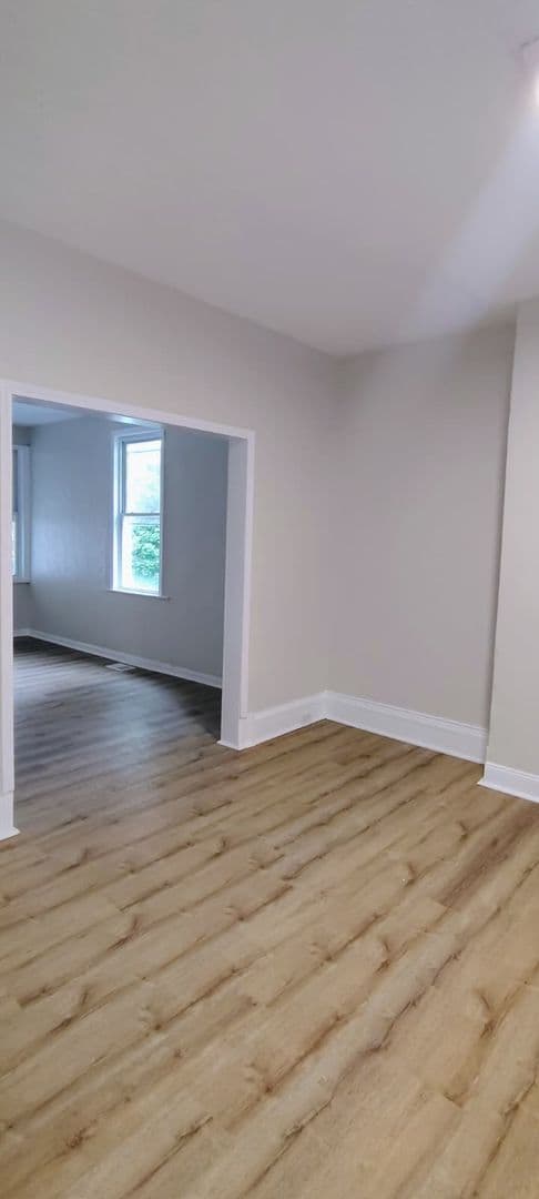 Pittsburgh House: 305 Moore Avenue