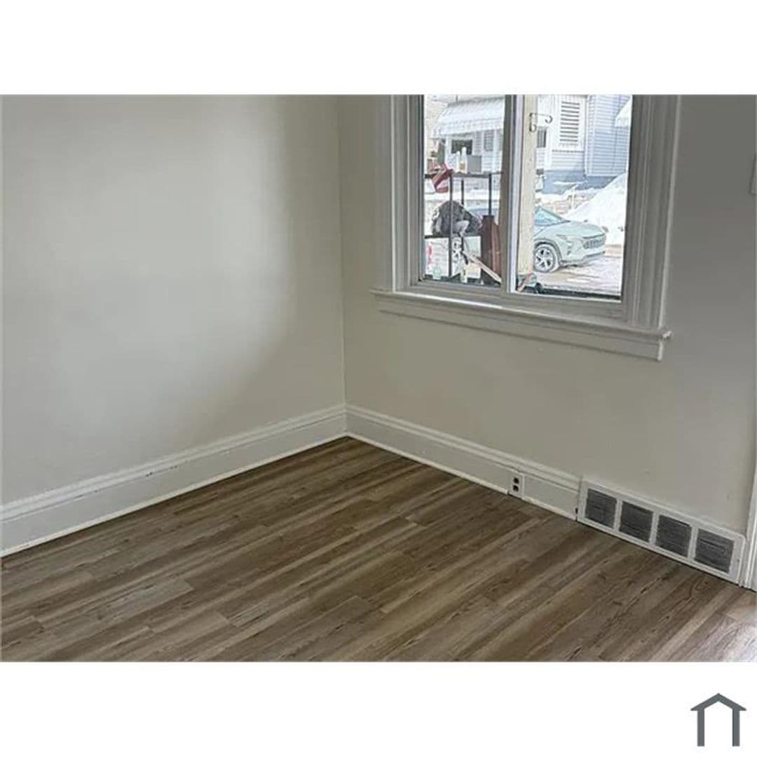 Glassport Apartment: 532 - 532 1/2 Vermont Ave