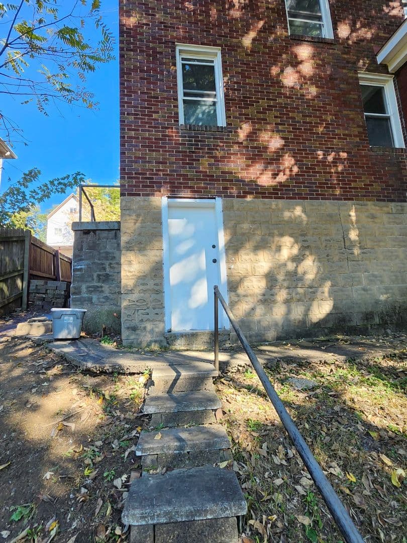 Pittsburgh House: 2731 Merwyn Ave